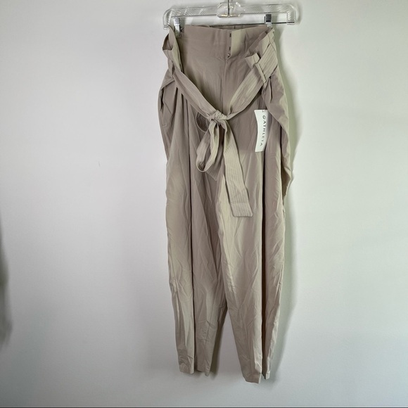 NEW Athleta Skyline Pant II in Tan Khaki Size 18 Paper Bag Waist MSRP $89 - Picture 2 of 8